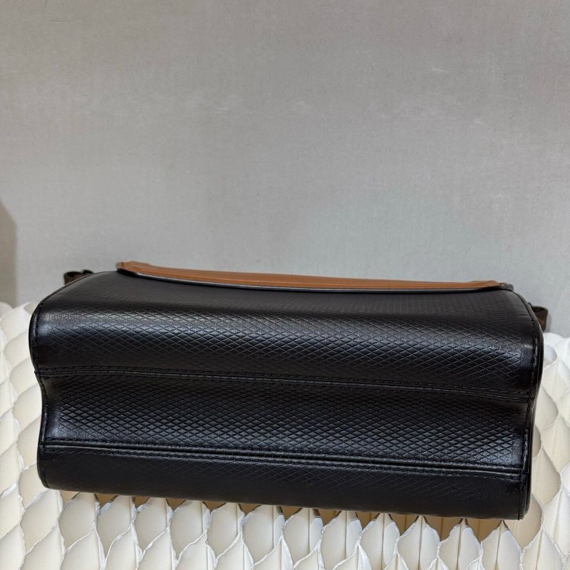 lv 鄧紫棋同款扭扭包 芯片款 23.0x 17.0x 9.5 cm 98新配件塵袋-7