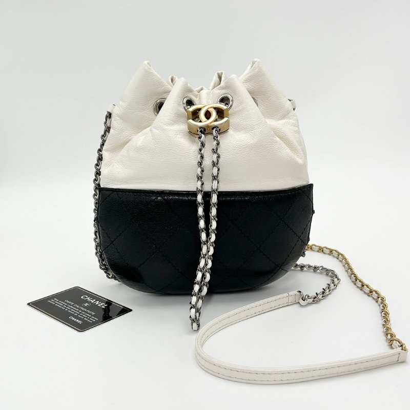 CHANEL 黑白拼色甲殼蟲流浪水桶包 22*22*1 98新配件保卡塵袋-2