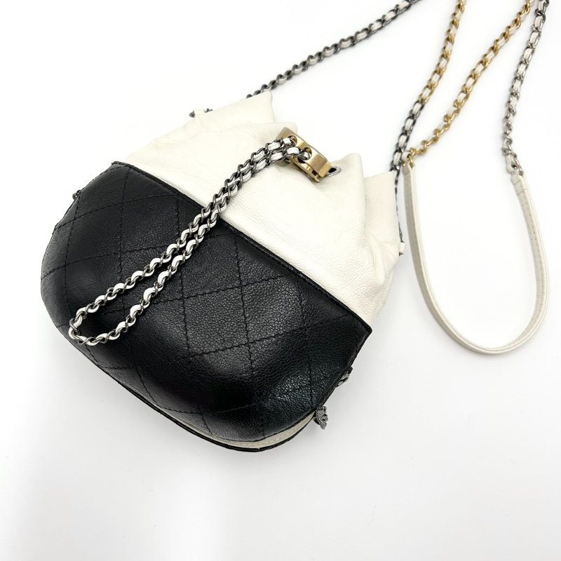 CHANEL 黑白拼色甲殼蟲流浪水桶包 22*22*1 98新配件保卡塵袋-3