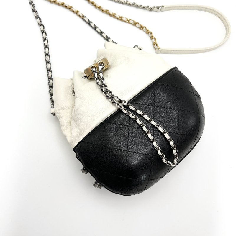 CHANEL 黑白拼色甲殼蟲流浪水桶包 22*22*1 98新配件保卡塵袋-4