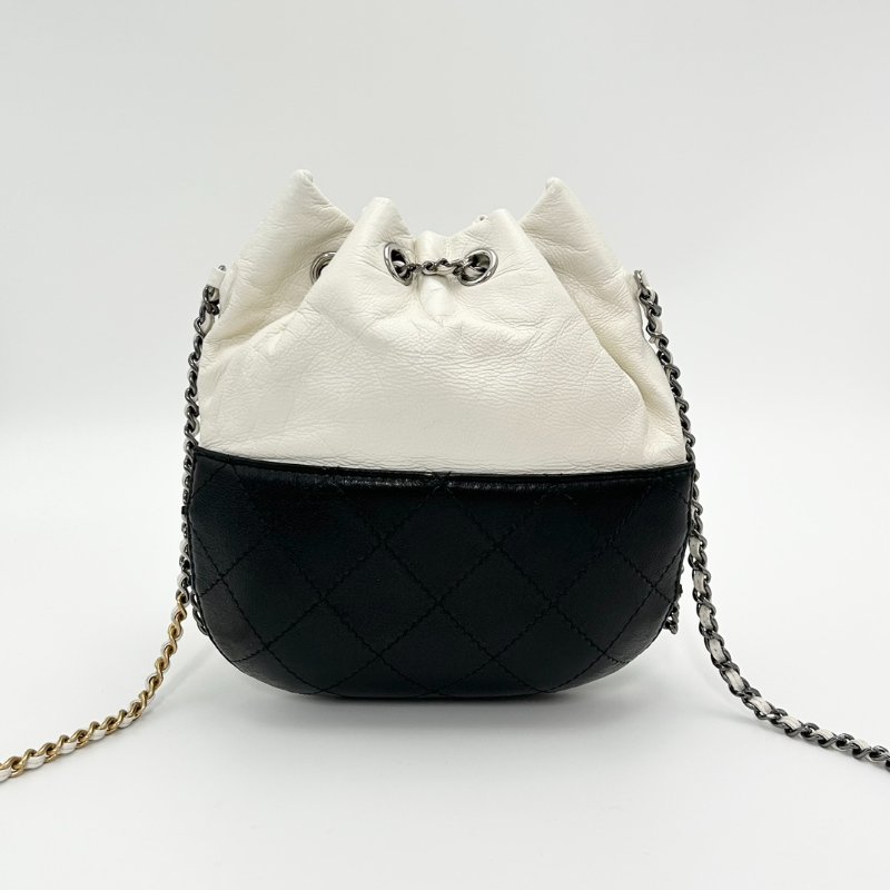 CHANEL 黑白拼色甲殼蟲流浪水桶包 22*22*1 98新配件保卡塵袋-7