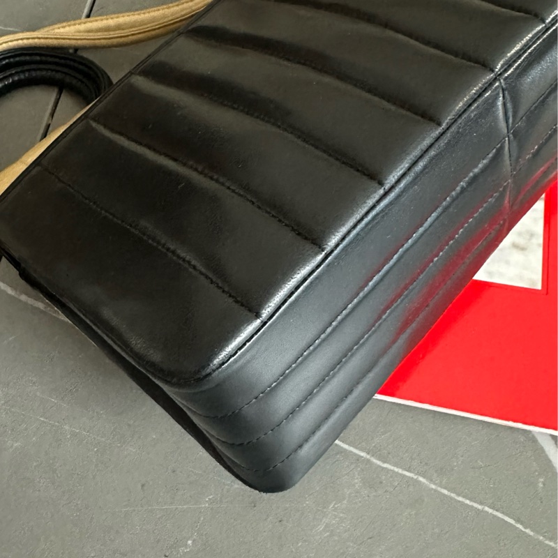 🩵MYMluxurybag🩵 Chanel 古董袋 全皮袋 米黑雙色-21