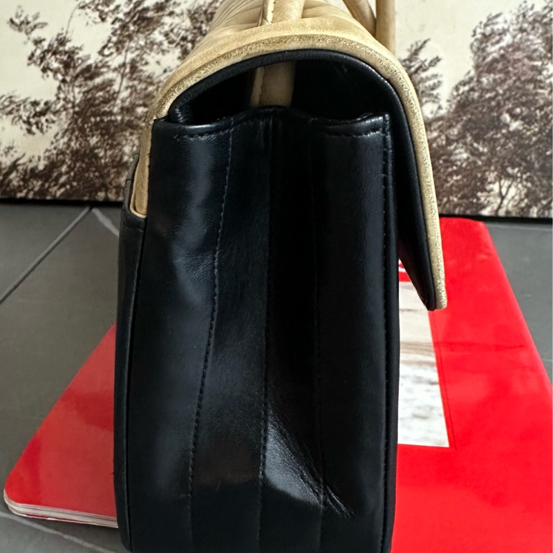 🩵MYMluxurybag🩵 Chanel 古董袋 全皮袋 米黑雙色-35