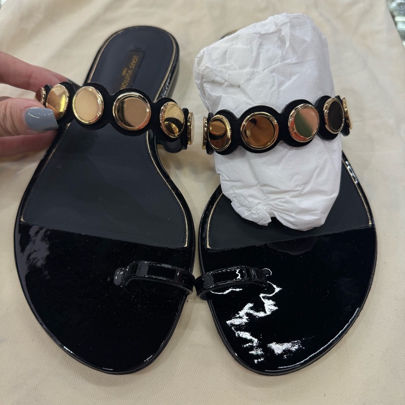 閒置未使用 LouisVuitton女款限量款涼鞋,高端款式,37碼,整體金色金屬質感,小羊皮+牛皮-2