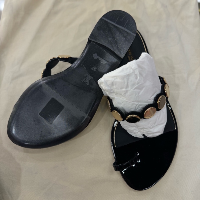 閒置未使用 LouisVuitton女款限量款涼鞋,高端款式,37碼,整體金色金屬質感,小羊皮+牛皮-3