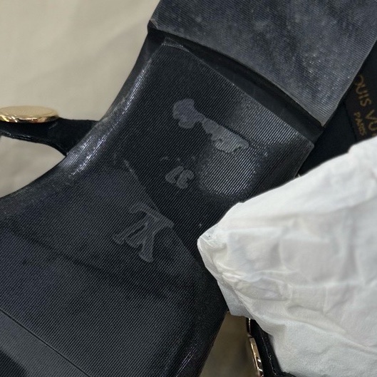 閒置未使用 LouisVuitton女款限量款涼鞋,高端款式,37碼,整體金色金屬質感,小羊皮+牛皮-5