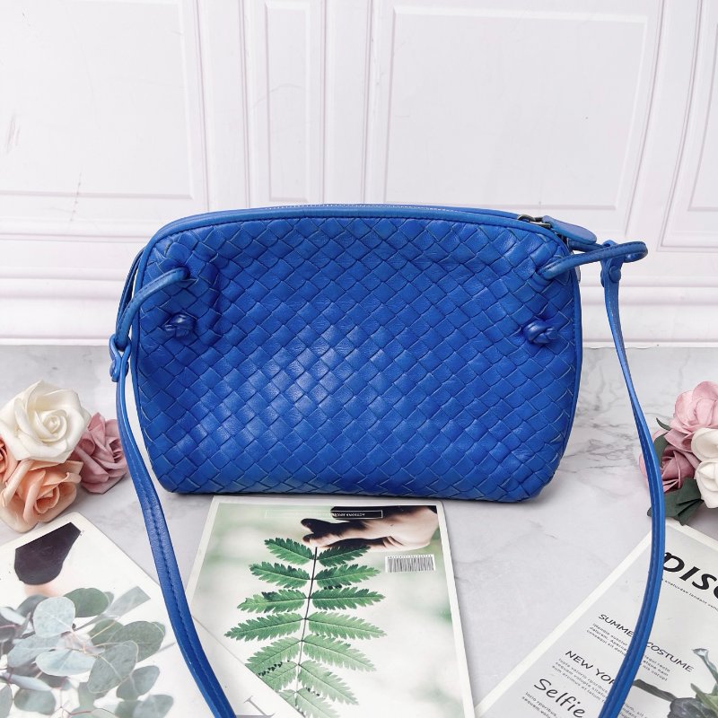 BV 藍色編織斜背包26X20 98新配件塵袋-2