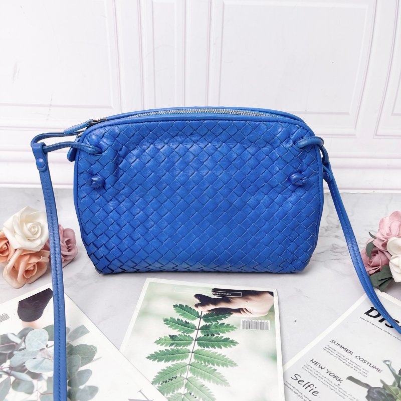 BV 藍色編織斜背包26X20 98新配件塵袋-3