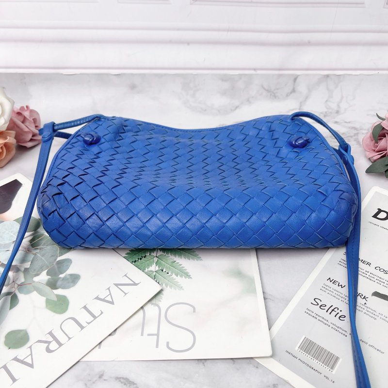 BV 藍色編織斜背包26X20 98新配件塵袋-5