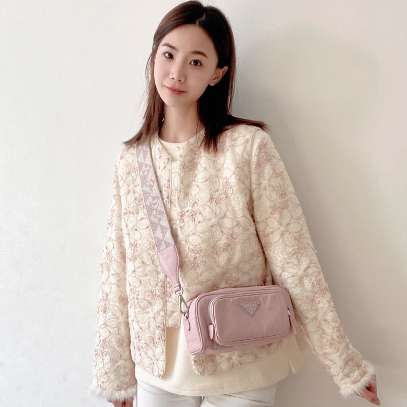 ️PRADA 粉色銀扣寬肩帶 相機包 23*11*7 98新配件塵袋-1