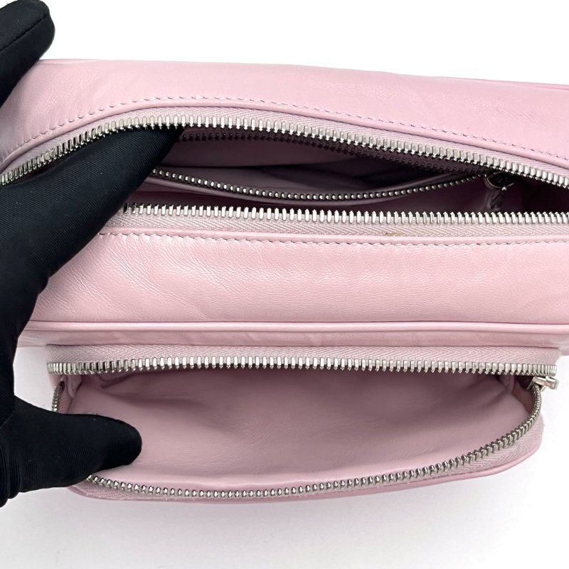 ️PRADA 粉色銀扣寬肩帶 相機包 23*11*7 98新配件塵袋-5