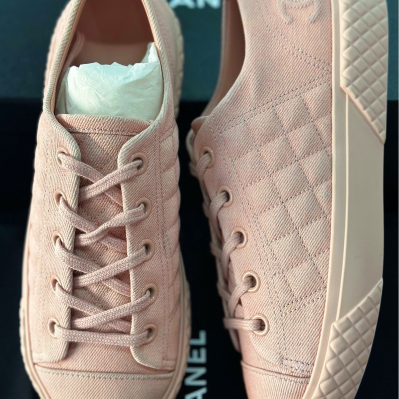 閒置未使用 Chanel/香奈兒粉色餅乾鞋+尺寸38碼 帆布材質板鞋-3
