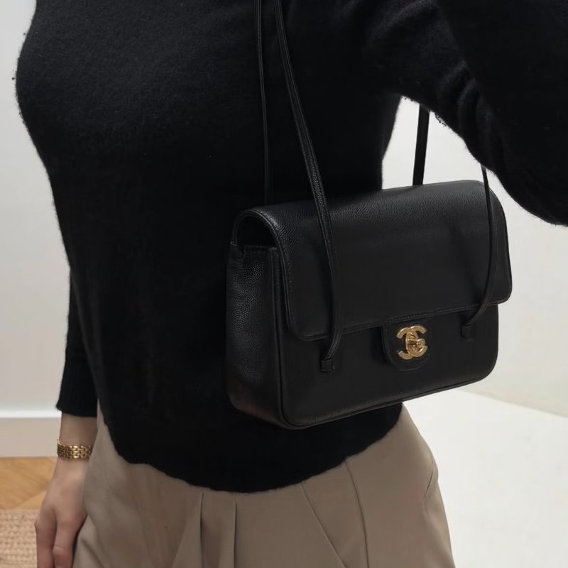 CHANEL 26P Preppy coco粒面牛皮單肩包 - 小號黑金-10