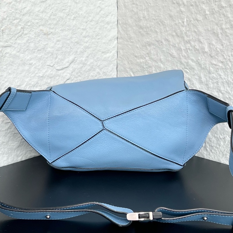 Loewe羅意威 puzzle幾何腰包胸包 天藍色 牛皮材質 耐磨抗造 尺寸24*15-3