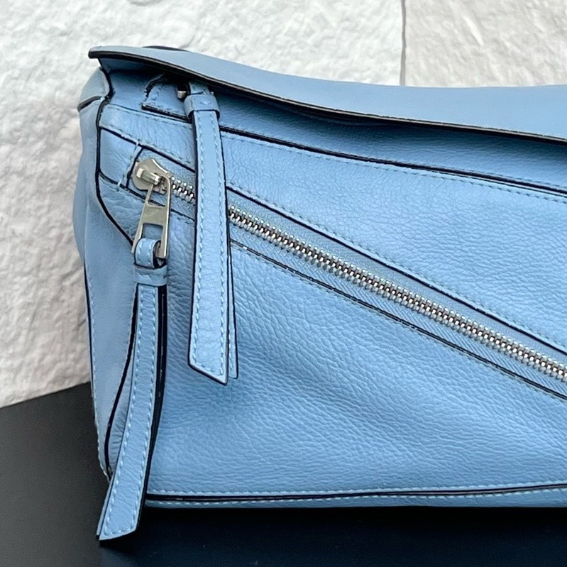 Loewe羅意威 puzzle幾何腰包胸包 天藍色 牛皮材質 耐磨抗造 尺寸24*15-4