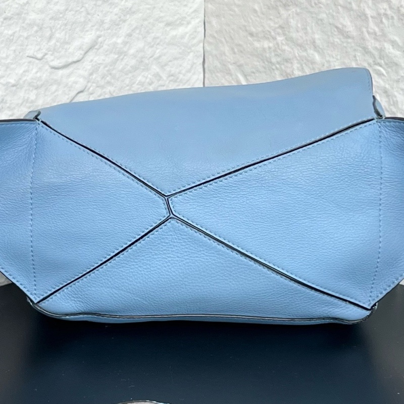 Loewe羅意威 puzzle幾何腰包胸包 天藍色 牛皮材質 耐磨抗造 尺寸24*15-5