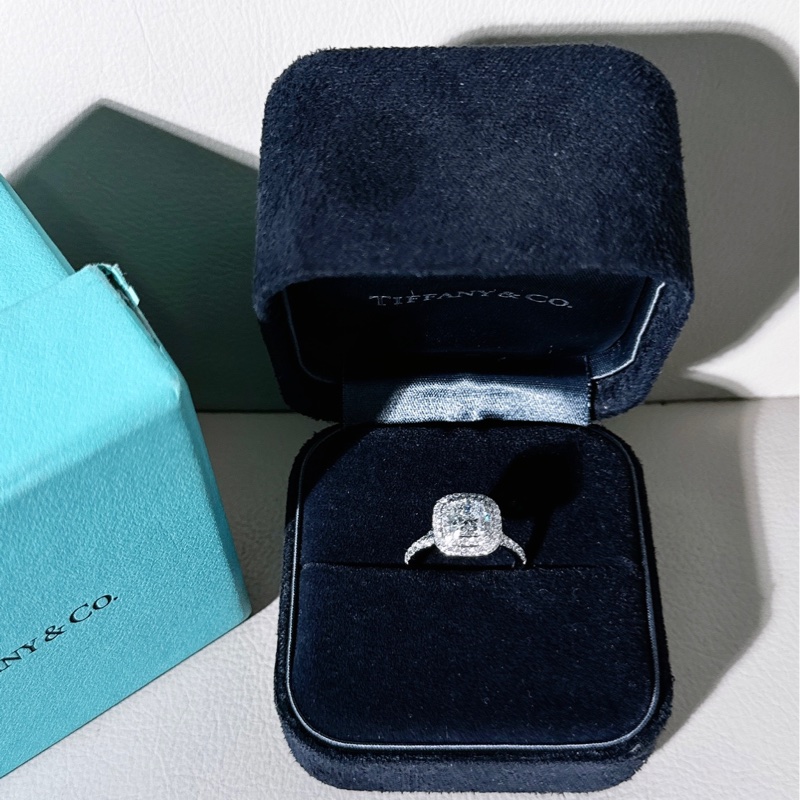 Tiffany蒂芙尼 Soleste系列 鉑金鑲鑽枕形鑽石戒指,美碼 4.5 碼,歐碼 48 號,主鑽 97分,F 色-1