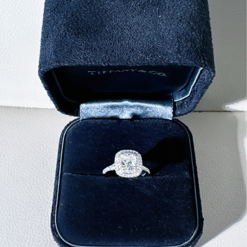 Tiffany蒂芙尼 Soleste系列 鉑金鑲鑽枕形鑽石戒指,美碼 4.5 碼,歐碼 48 號,主鑽 97分,F 色-2