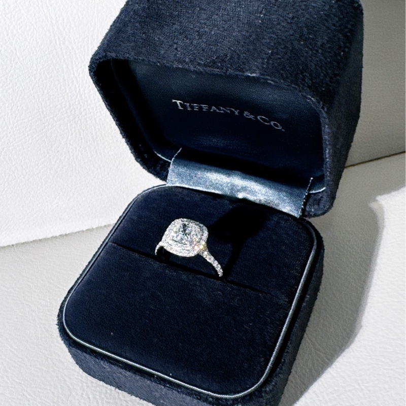 Tiffany蒂芙尼 Soleste系列 鉑金鑲鑽枕形鑽石戒指,美碼 4.5 碼,歐碼 48 號,主鑽 97分,F 色-4