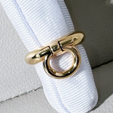 ferragamo菲拉格慕 珠寶，馬蹄扣造型  18 K戒指，52碼