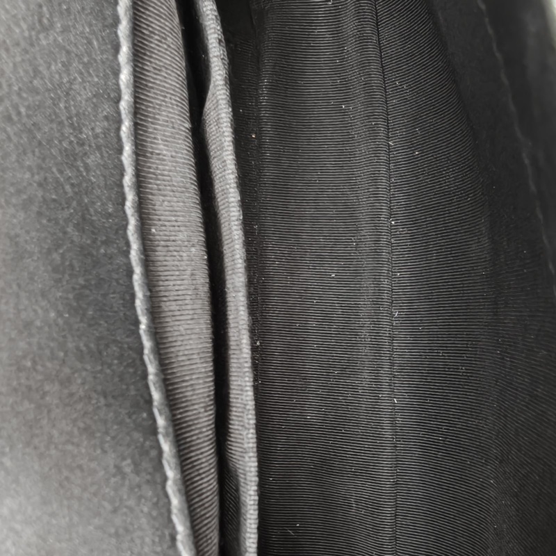 CHANEL 黑色牛皮28開金扣CF季節款手提handle郵差包-5