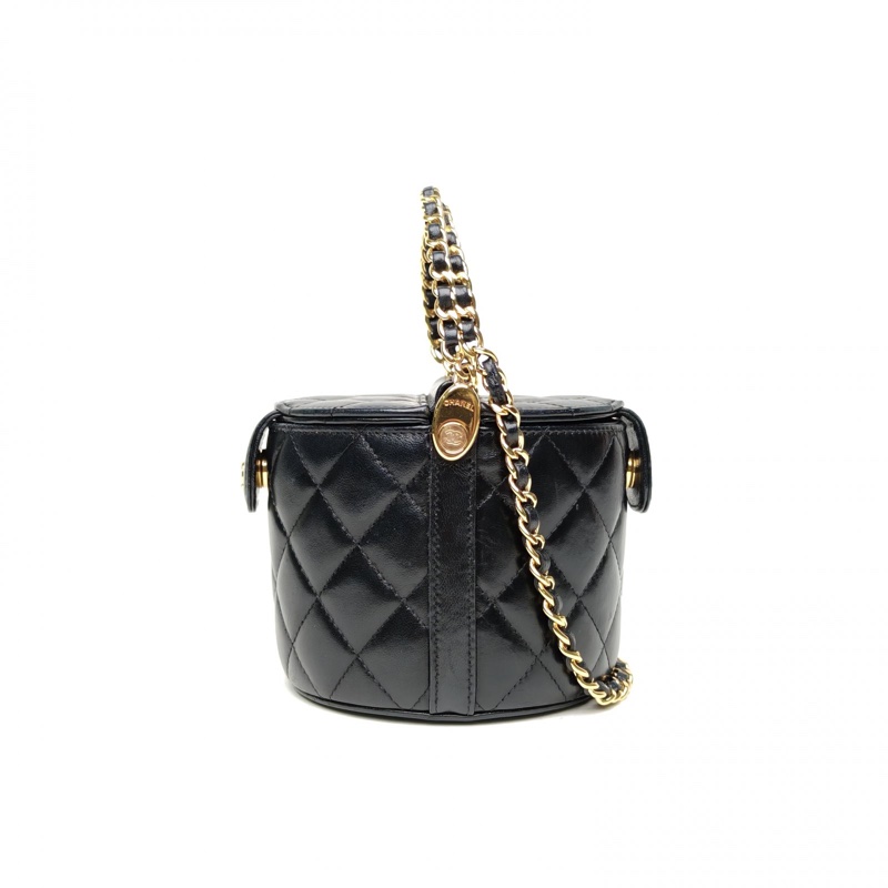 CHANEL 23C手柄圓桶化妝包黑色羊皮鐳射標金扣雙皮穿鏈-1