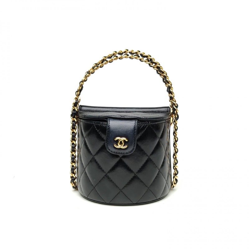 CHANEL 23C手柄圓桶化妝包黑色羊皮鐳射標金扣雙皮穿鏈-2