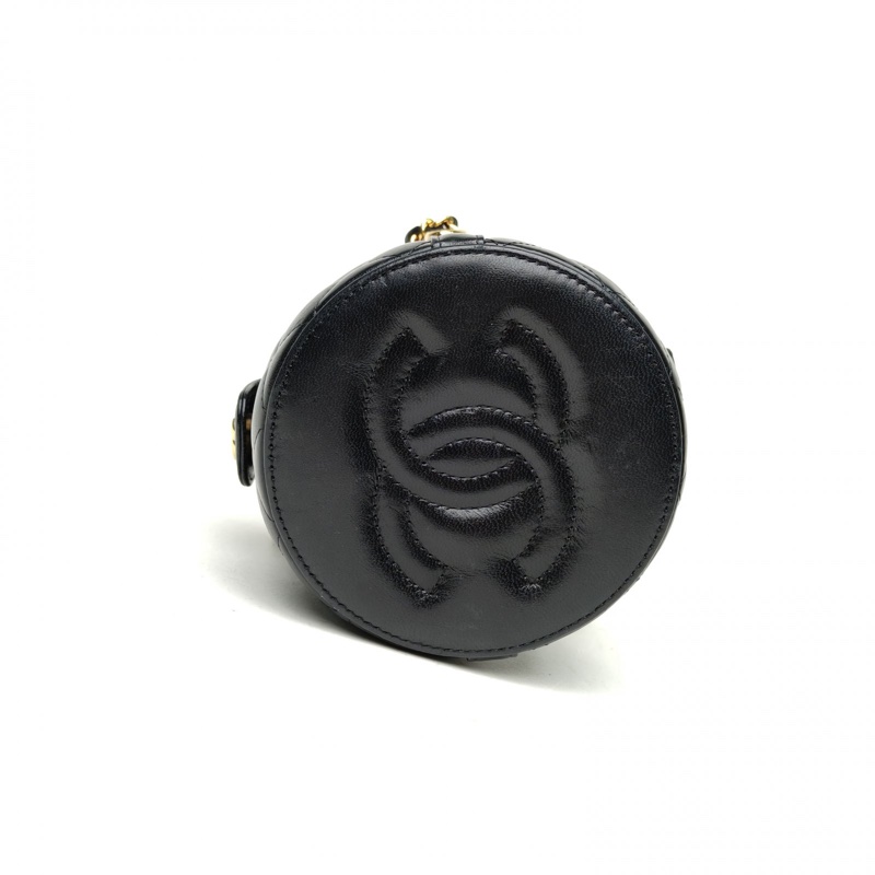 CHANEL 23C手柄圓桶化妝包黑色羊皮鐳射標金扣雙皮穿鏈-3