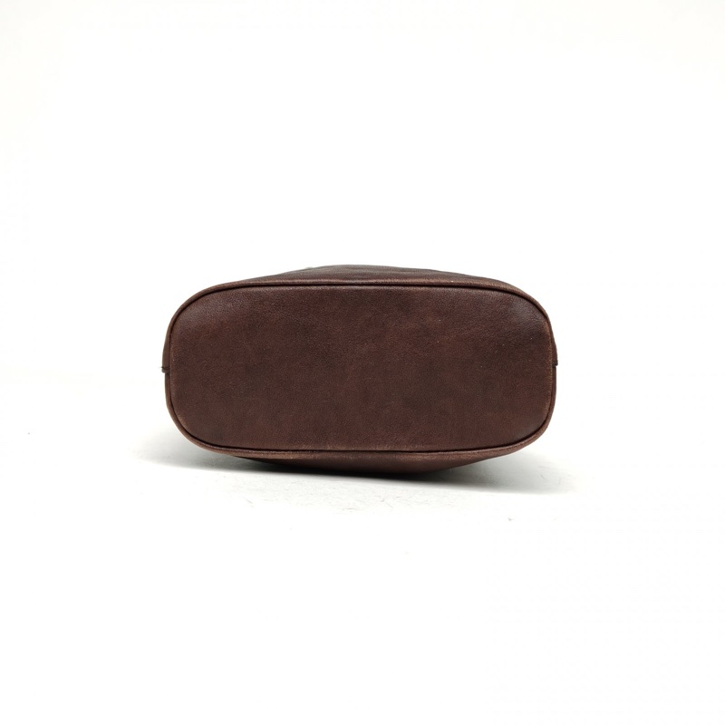 MIUMIU 咖啡色羊皮Nappa迷你抽繩水桶包-3