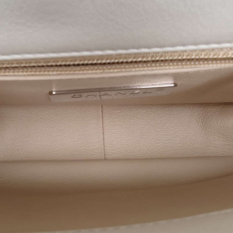 CHANEL 19S拼色鏈條鴛鴦扣信封郵差包白色牛皮27開金銀扣-5
