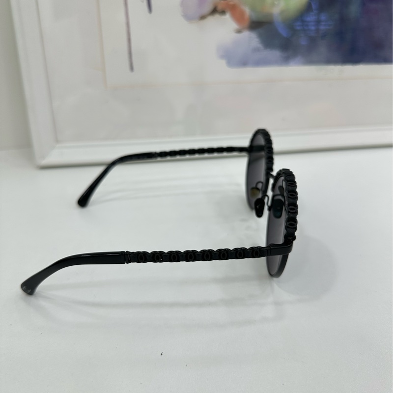 Chanel 香奈兒 皮穿鏈logo圓形墨鏡-2
