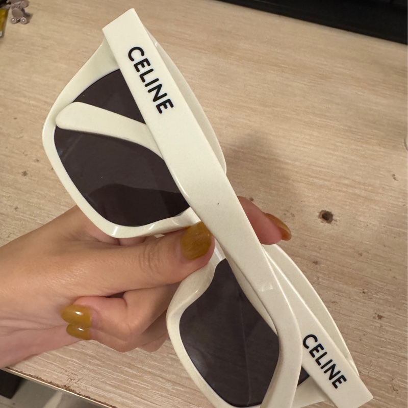 Celine 經典白框墨鏡-1
