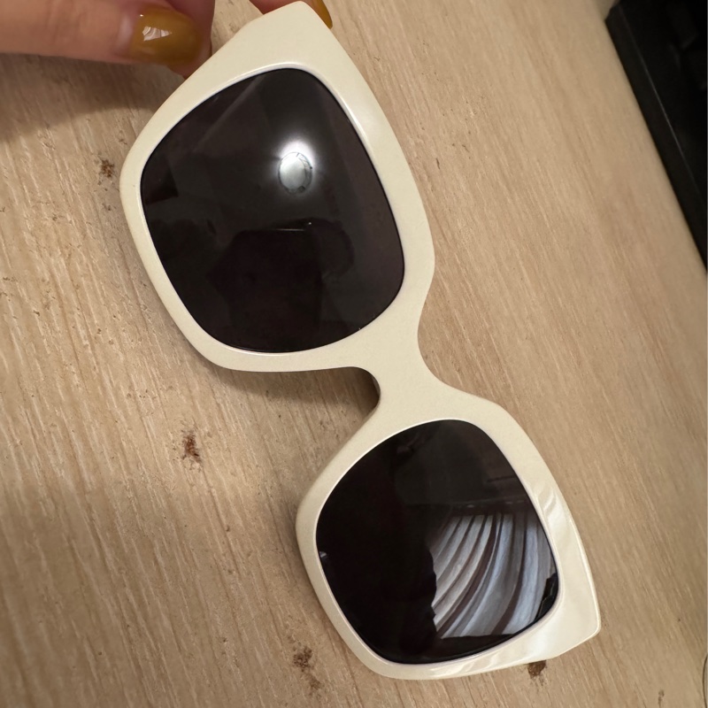 Celine 經典白框墨鏡-2