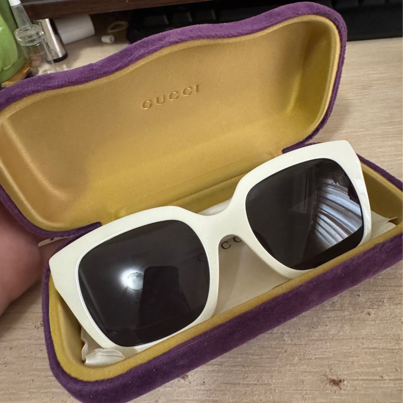 Celine 經典白框墨鏡-9