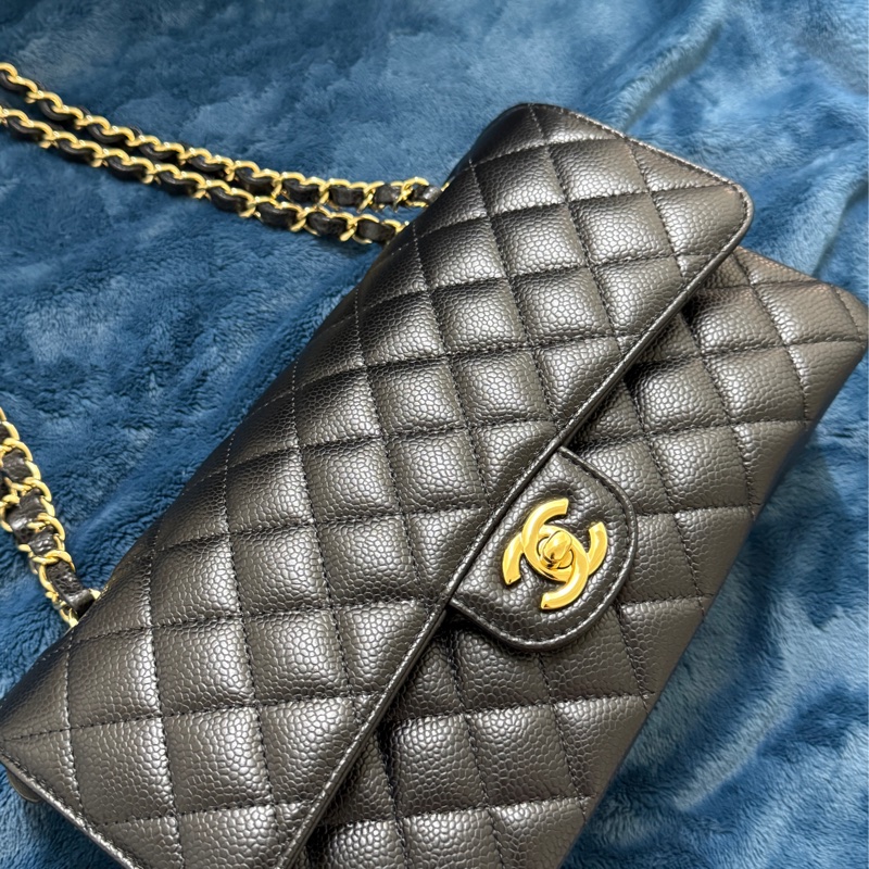 Chanel Classic Flap Medium(CF25) 黑色荔枝牛皮 × 金扣 × 雙蓋中號-1