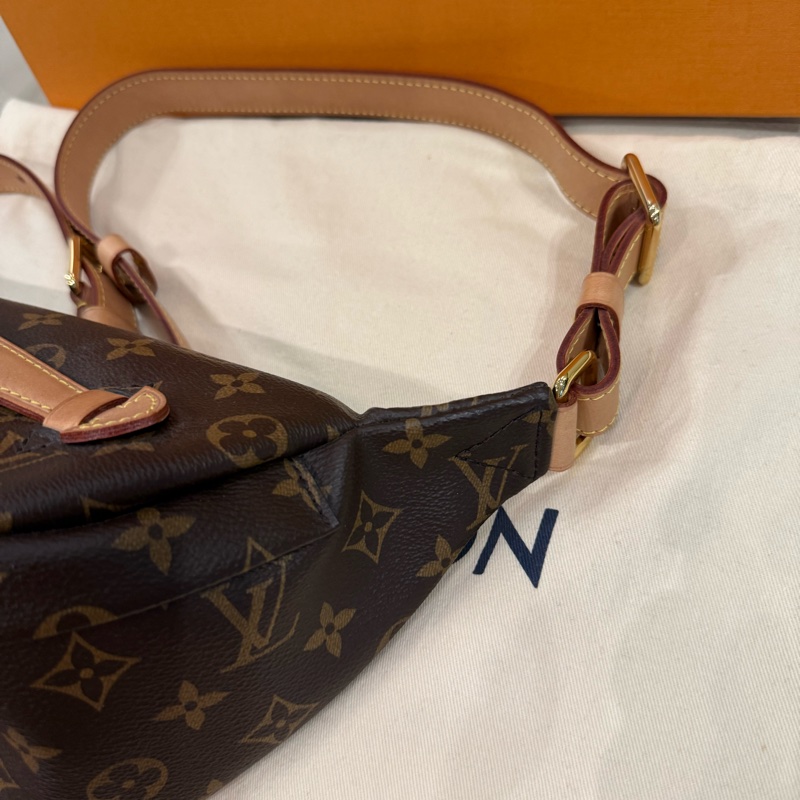 LV Bumbag 停產絕版老花胸腰包 M43644-18