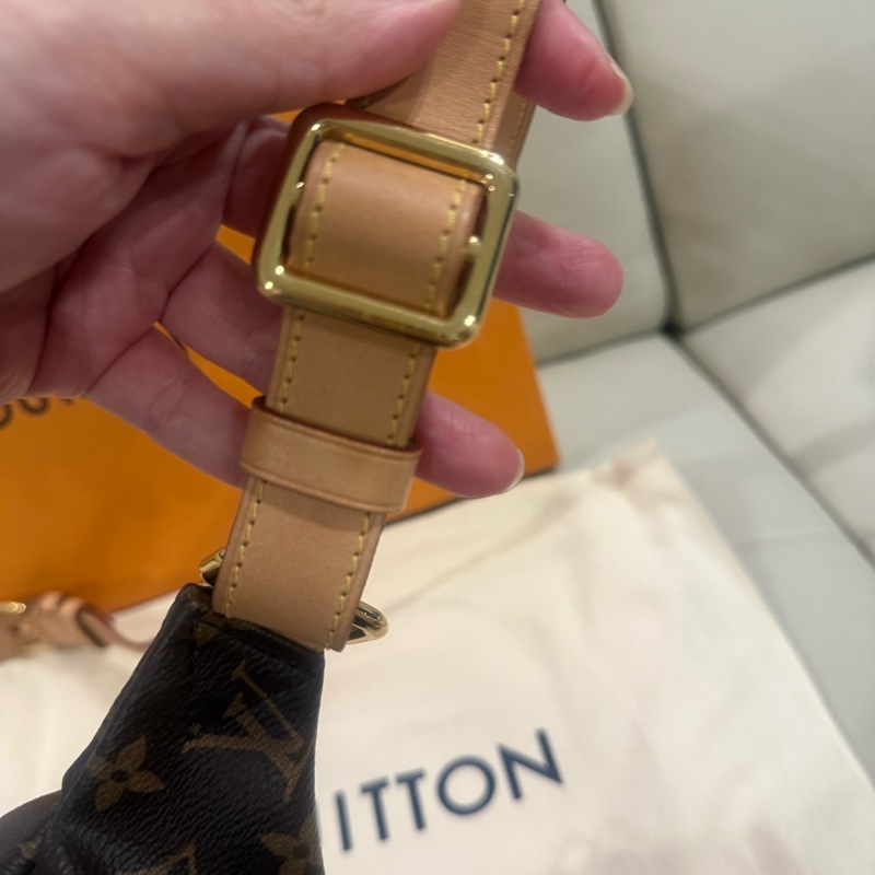 LV Bumbag 停產絕版老花胸腰包 M43644-43