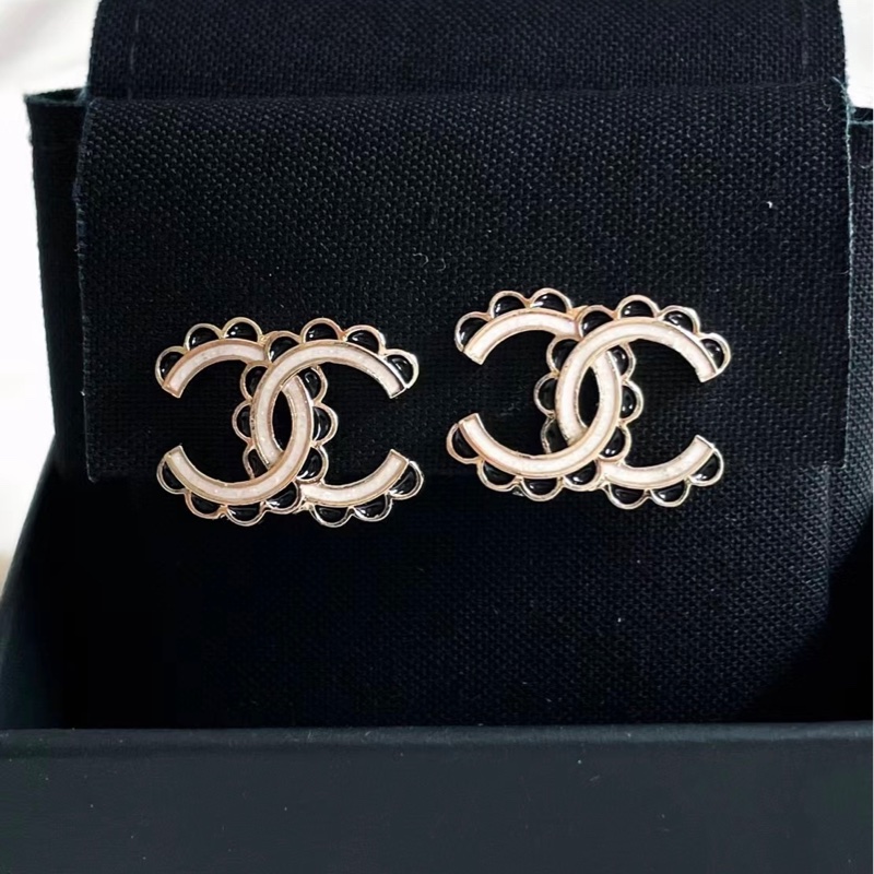 Chanel 法式花瓣logo耳環(針)-0