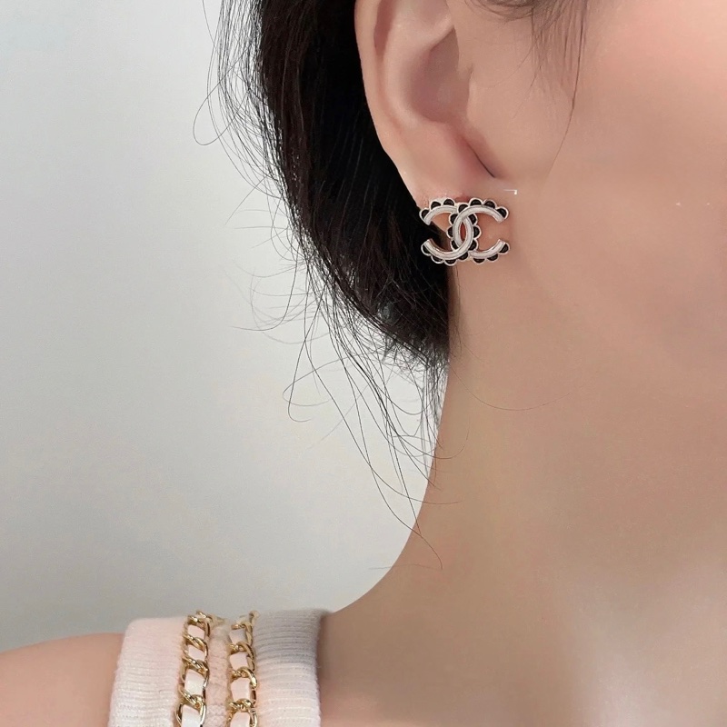 Chanel 法式花瓣logo耳環(針)-1
