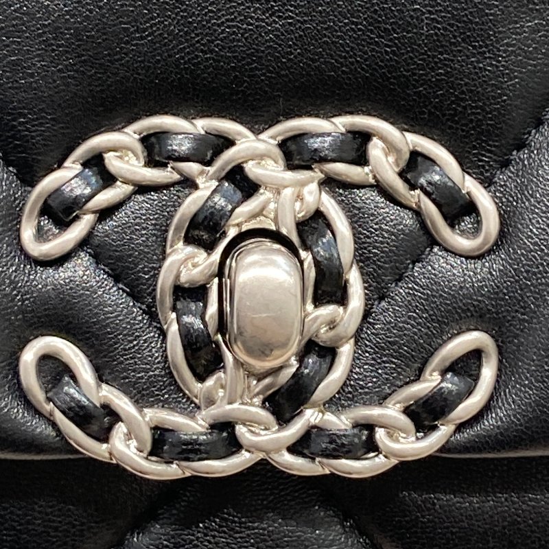 CHANEL 香奈兒 19 BAG 小號 翻蓋肩側背包 亮面小羊皮 黑色 銀釦-14