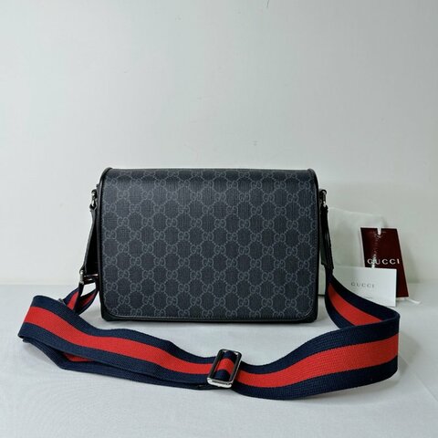 GUCCI 滿版老花磁吸掀蓋郵差包