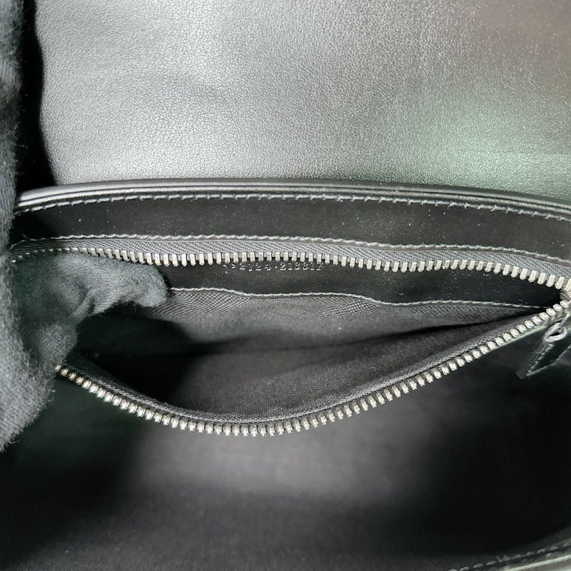 GUCCI 滿版老花磁吸掀蓋郵差包-8