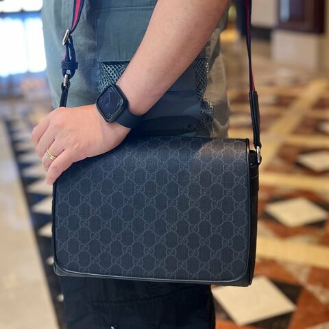 GUCCI 滿版老花磁吸掀蓋郵差包