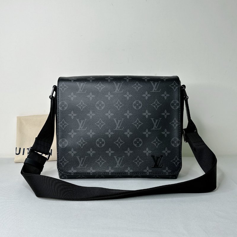 LV 全新District PM黑花郵差包-1