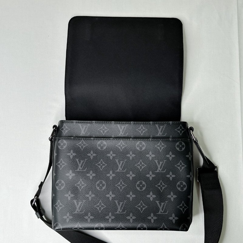 LV 全新District PM黑花郵差包-7