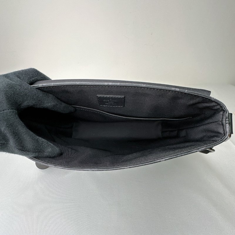 LV 全新District PM黑花郵差包-8