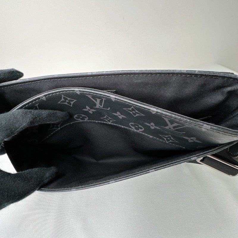 LV 全新District PM黑花郵差包-9