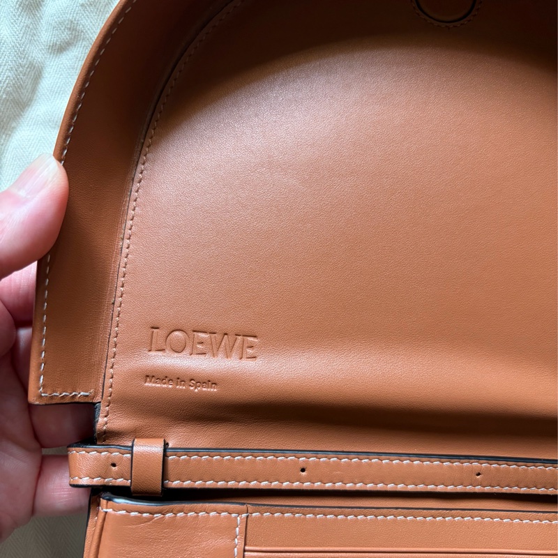 Loewe heel pounch small咖啡色肩背包-4