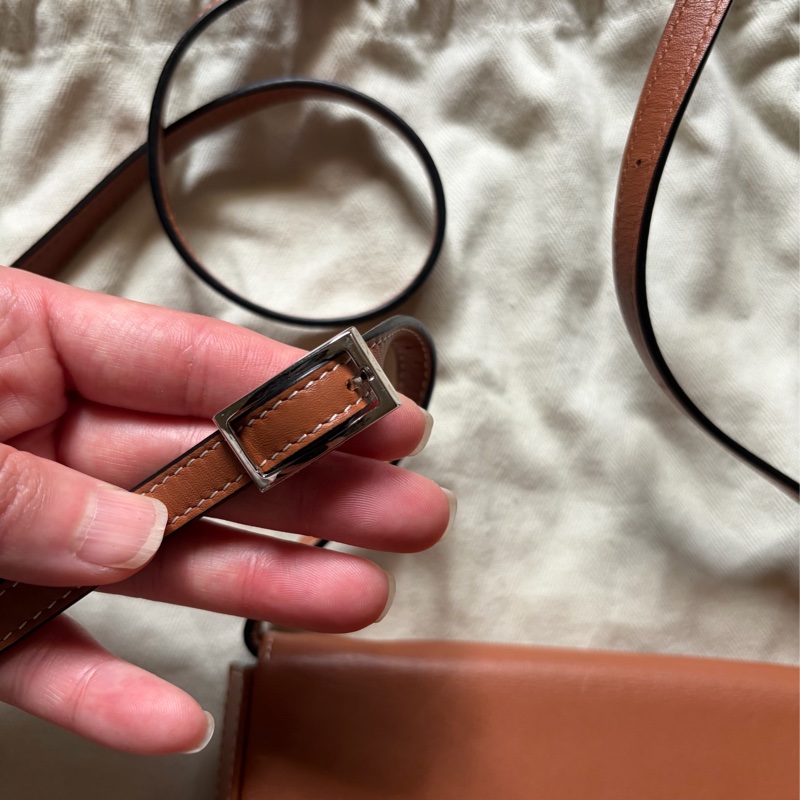 Loewe heel pounch small咖啡色肩背包-5