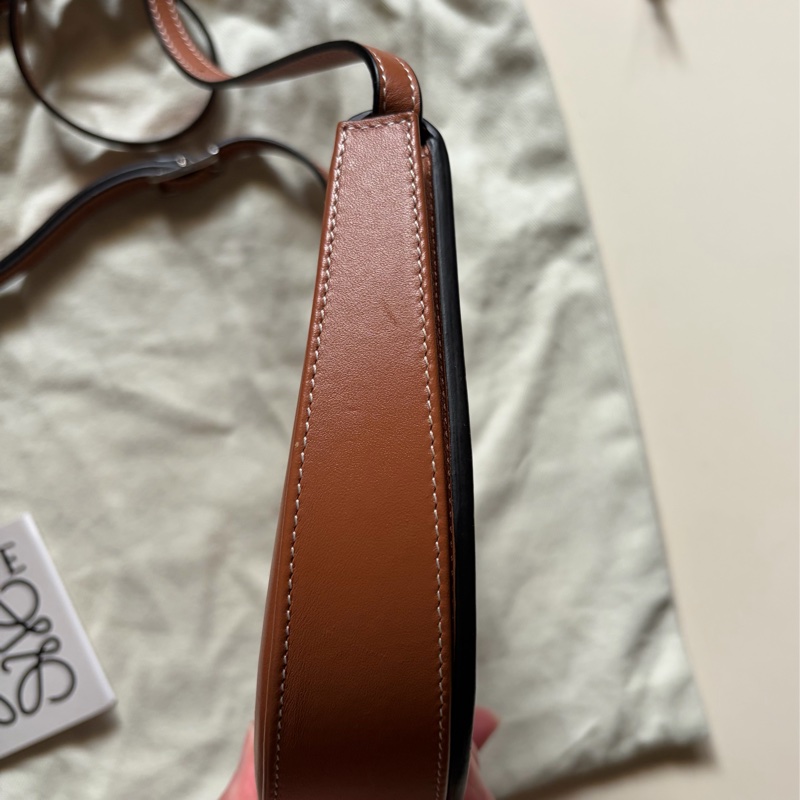 Loewe heel pounch small咖啡色肩背包-6
